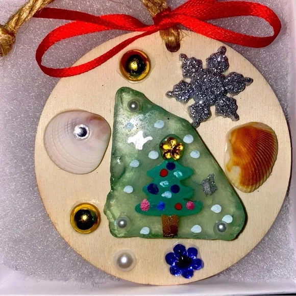 Seaglass Christmas Ornament 🐚 - Picture 1 of 3